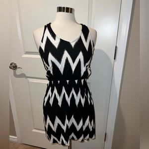 H&M black and white dress size XS new